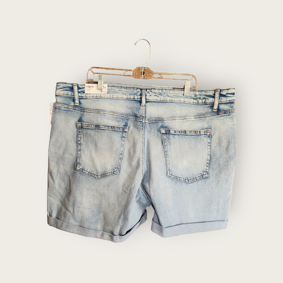 Edgely Comfort Stretch Factory Distressed Mid-Rise Womens Shorts Size 24W NWT - Picture 2 of 6